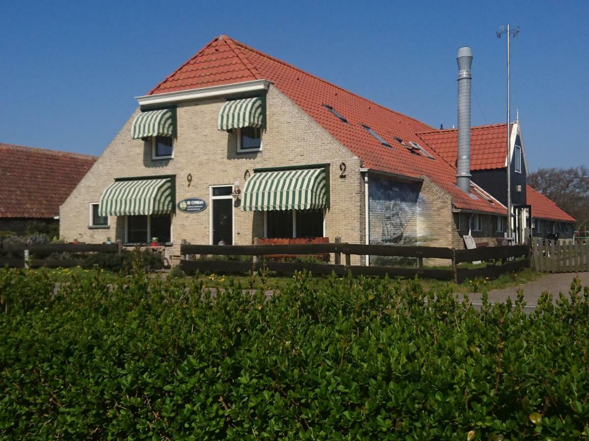 De Cyprian Bed & Breakfast Kaard Extérieur photo